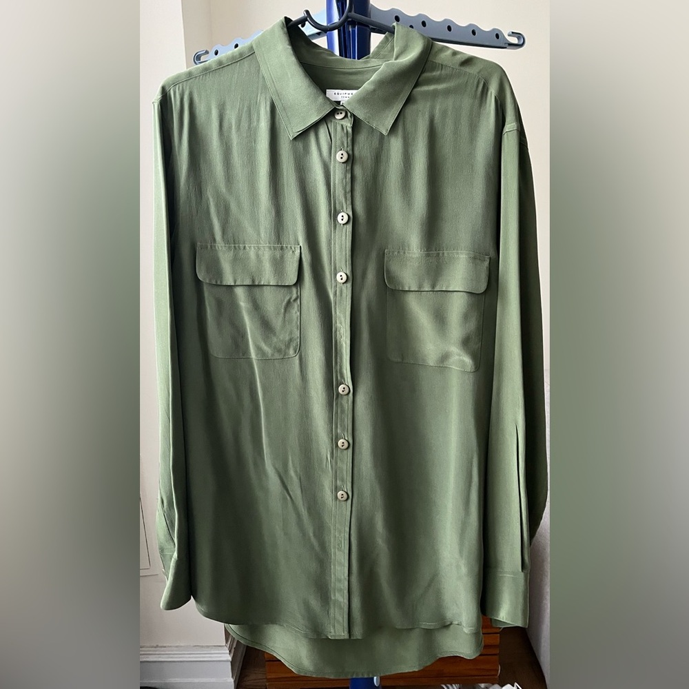 Equipment // Signature Silk Blouse // Green // L